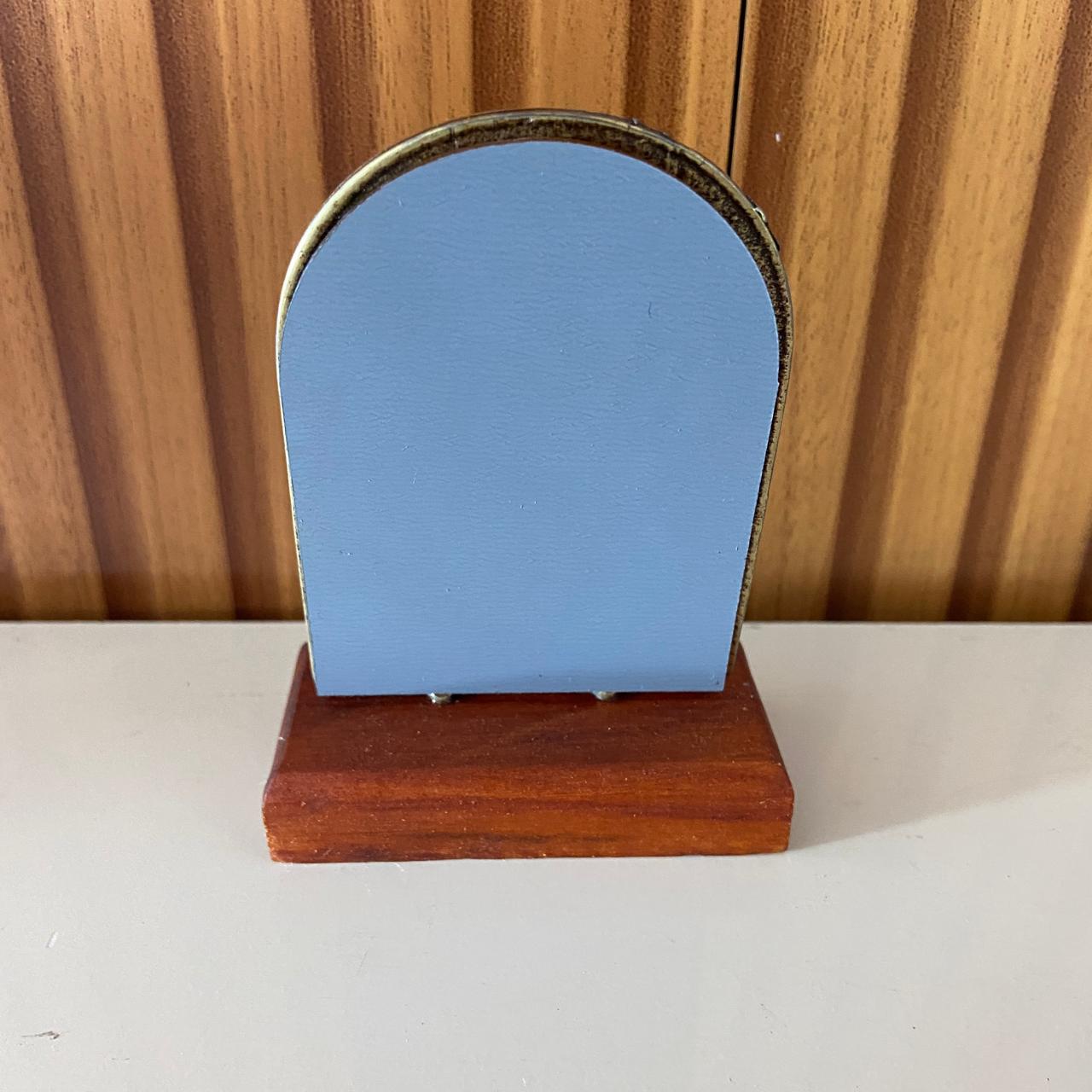 ADORNO DE MESA MADEIRA ESPELHADO DIVINO ESPÍRITO SANTO METAL OURO VELHO 9,8CM (1 UNIDADE)