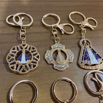 CHAVEIRO LUXO COM MOSQUETE NOSSA SENHORA APARECIDA MODELOS SORTIDOS (6 UNIDADES)