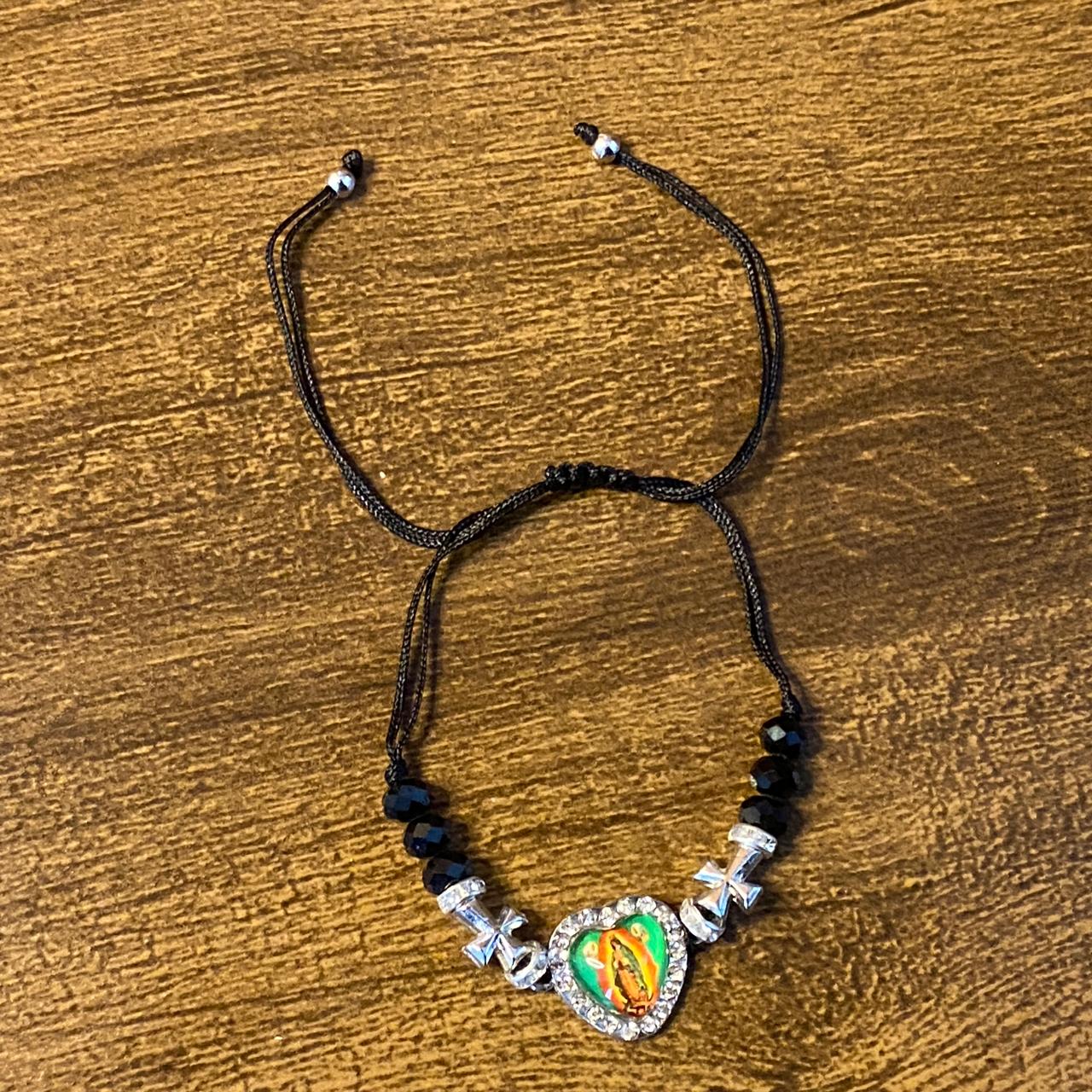 PULSEIRA REGULÁVEL CRISTAL PRETO COM MEDALHA RESINADA NOSSA SENHORA DE GUADALUPE  ( 01 UNIDADE)