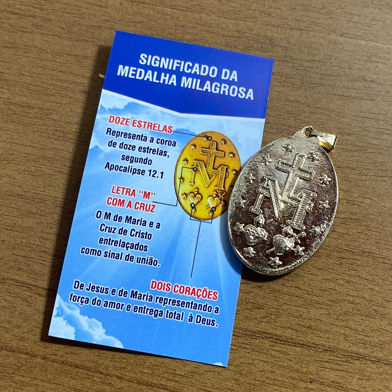 MEDALHA MILAGROSA RESINADA NOSSA SENHORA DAS GRAÇAS BRANCA COM FOLHETO (1 UNIDADE)