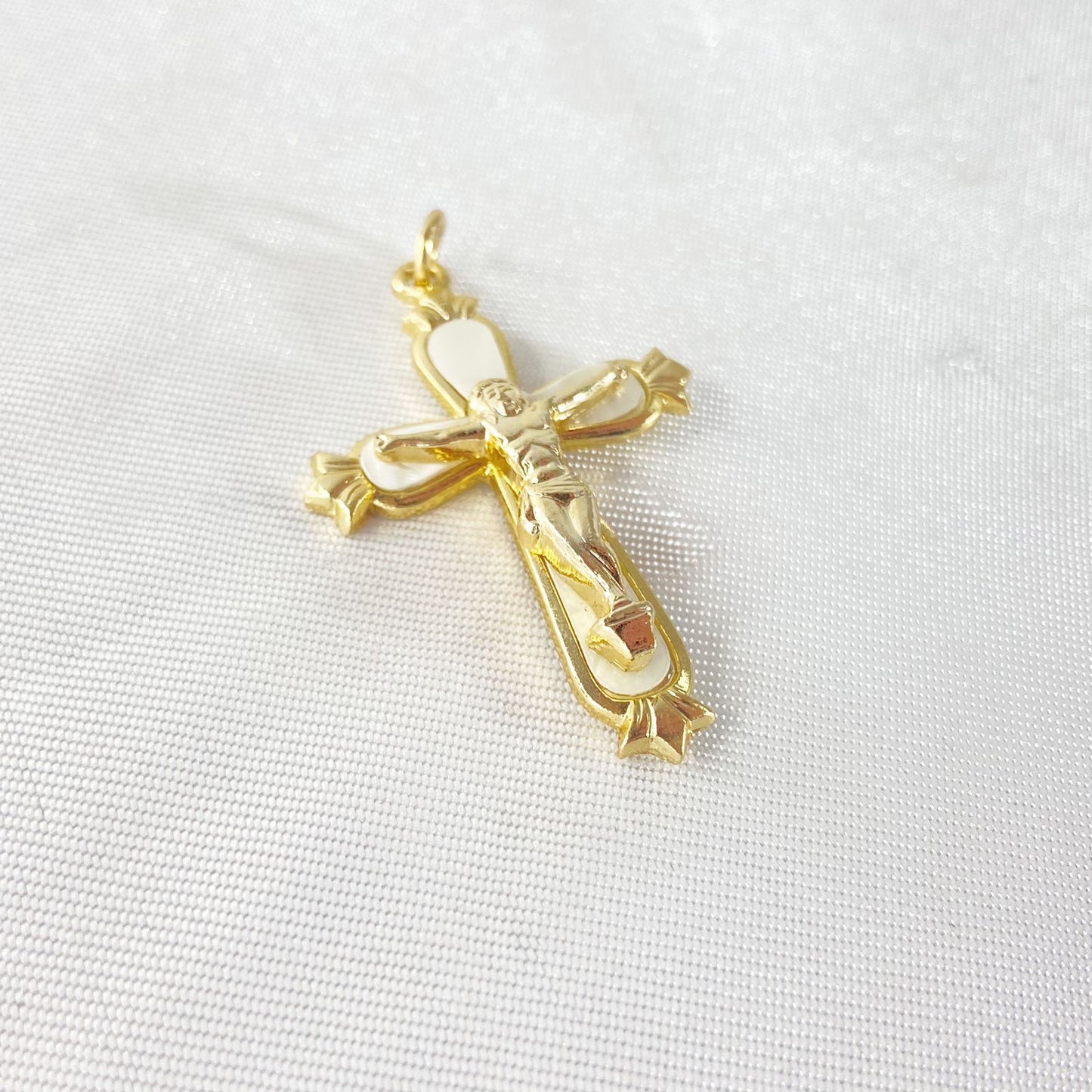 PINGENTE DOURADO CRUCIFIXO MOD3 (12 UNIDADES)