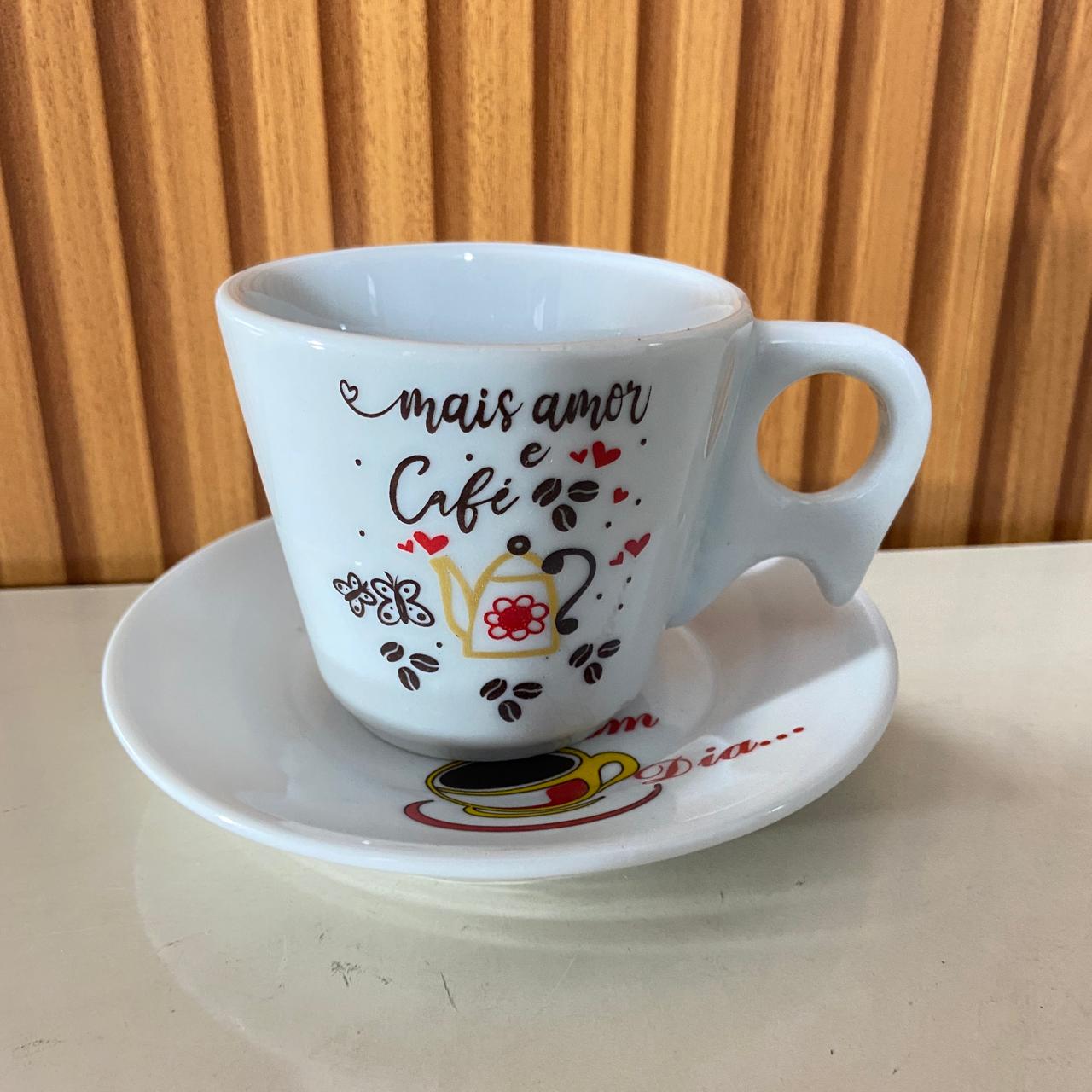 XÍCARA COM PIRES MAIS AMOR E CAFÉ 200ML (1 UNIDADE)
