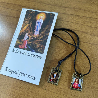 ESCAPULÁRIO DE COURO NOSSA SENHORA DE LOURDES (12 UNIDADES)