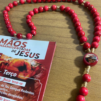 TERÇO DE MADEIRA MÃOS ENSANGUENTADAS DE JESUS 8MM (3 UNIDADES)
