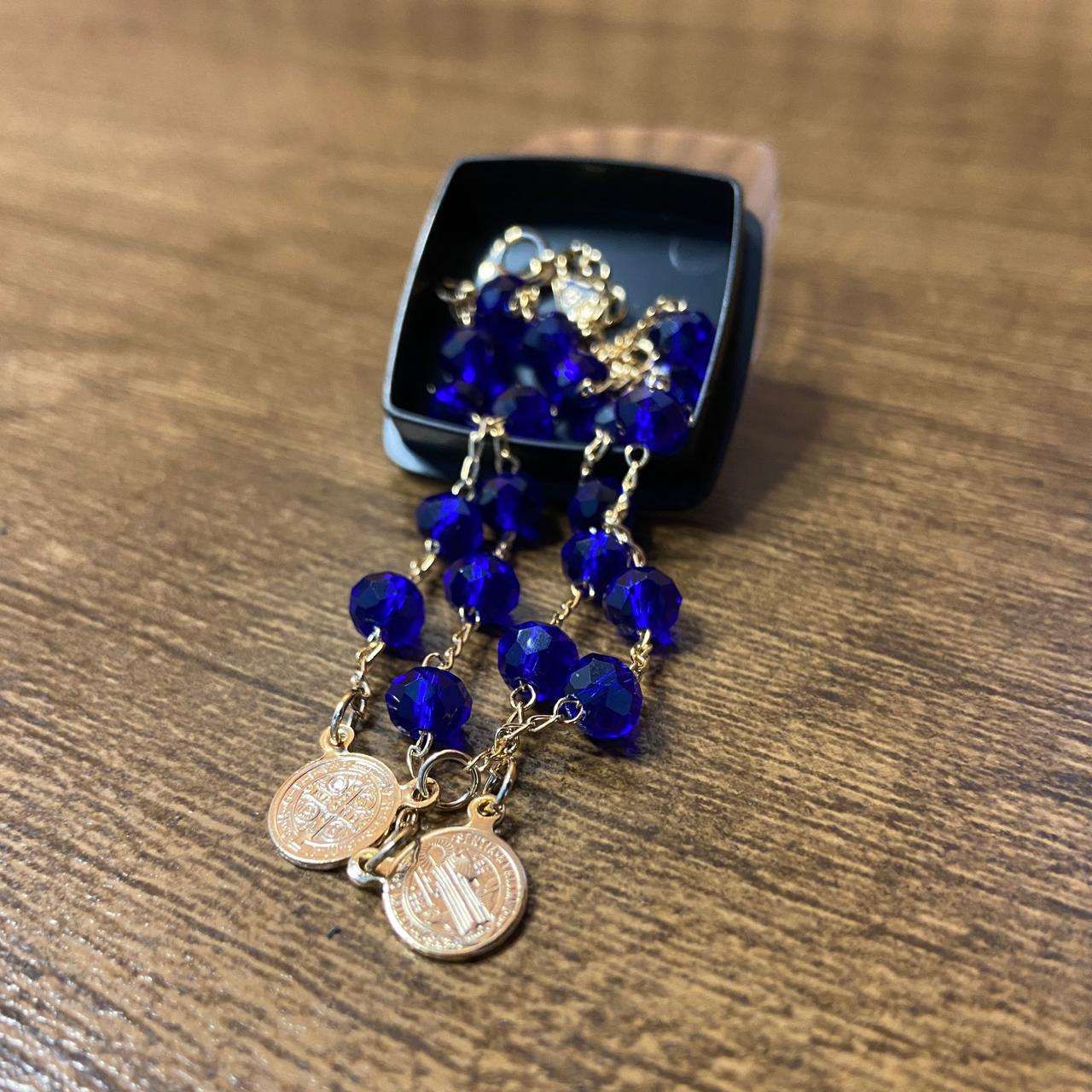 PULSEIRA ESCAPULÁRIO CRISTAL AZUL ESCURO MEDALHA SÃO BENTO  (3 UNIDADES)
