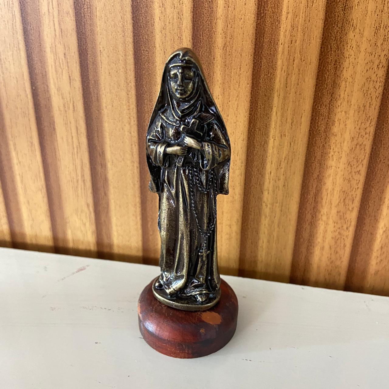 IMAGEM DE MESA METAL OURO VELHO SANTA RITA COM BASE DE MADEIRA 10CM (1 UNIDADE)