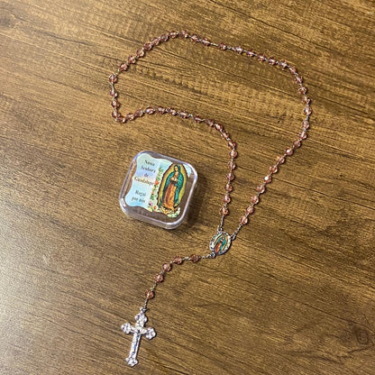 TERÇO SEMICRISTAL NA CAIXINHA NOSSA SENHORA DE GUADALUPE 6MM (6 UNIDADES)