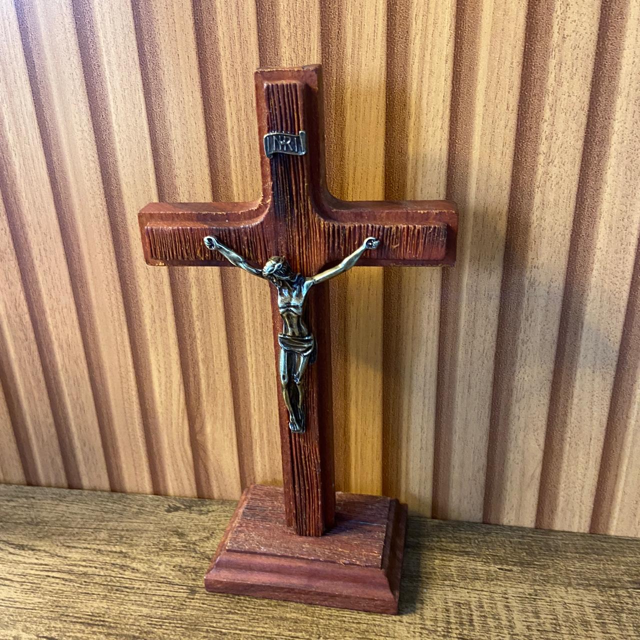 CRUCIFIXO MADEIRA DE MESA RISCADO 20,5CM (1 UNIDADE)