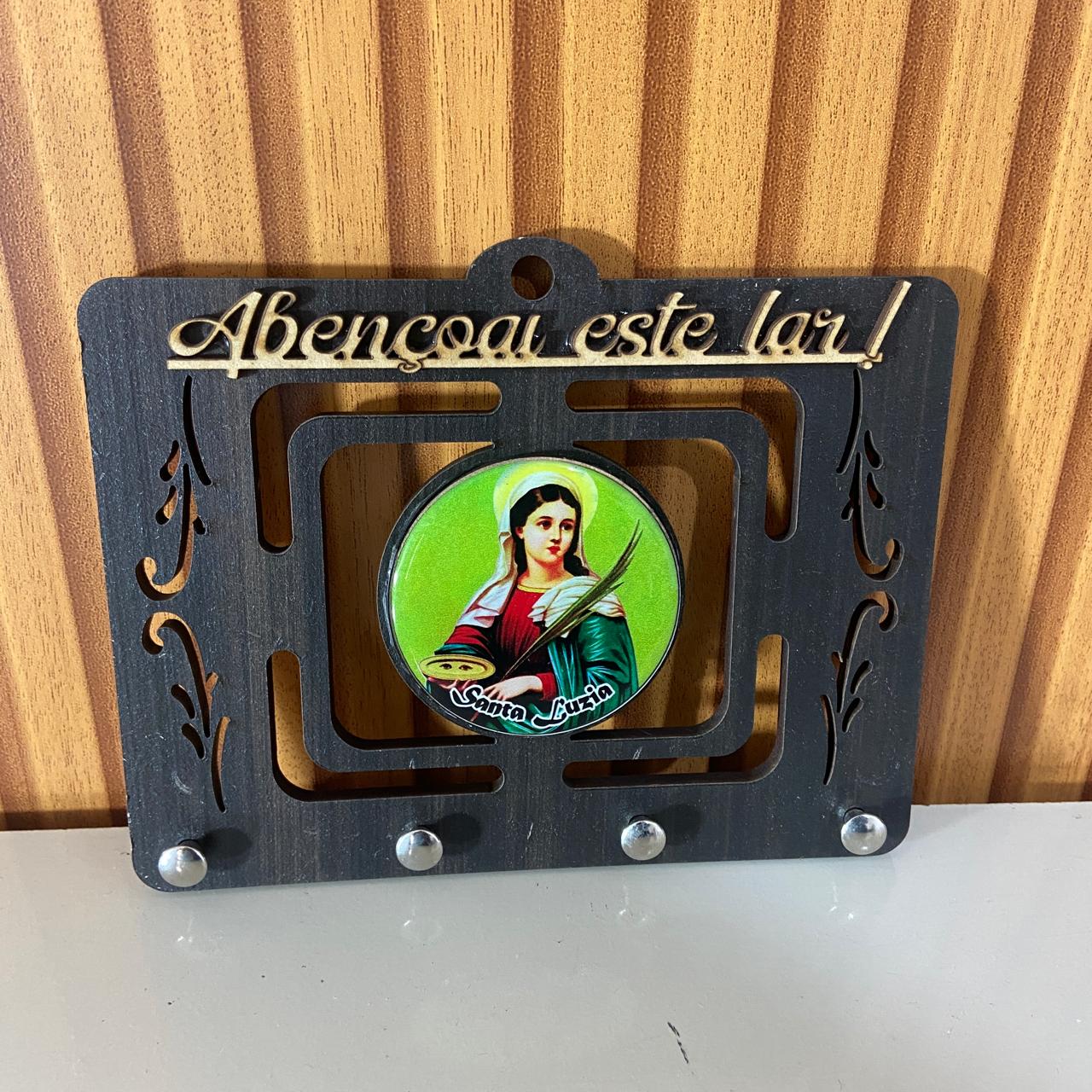 PORTA CHAVE VAZADO RESINADO SANTA LUZIA 14CM (1 UNIDADE)