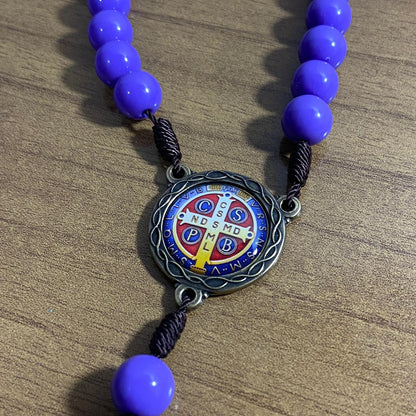 TERÇO PÉROLA ROXA CAMPISTA MEDALHA SÃO BENTO 10MM (1 UNIDADE)