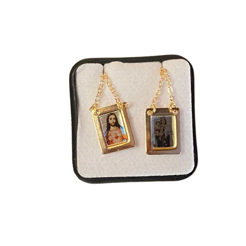 ESCAPULÁRIO DOURADO RESINADO SAGRADO CORAÇÃO DE JESUS E NOSSA SENHORA DO CARMO ( 6 UNIDADE)