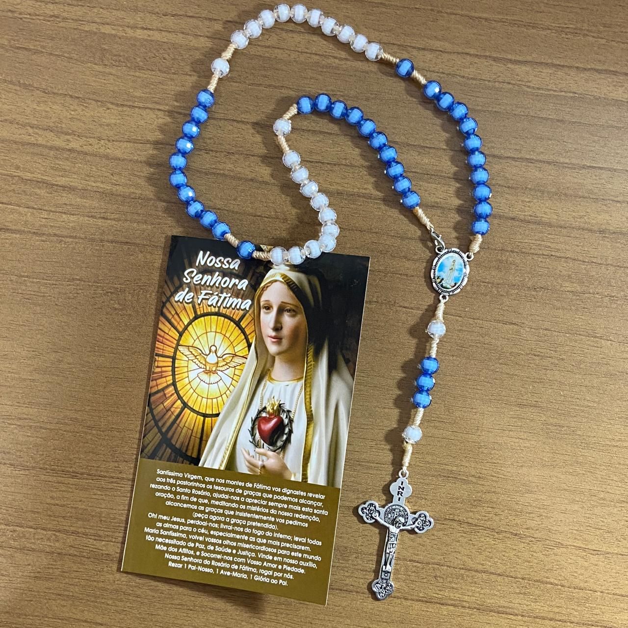 TERÇO ACRÍLICO AZUL E BRANCO COM FECHO NOSSA SENHORA DE FÁTIMA 08MM (1 UNIDADE)
