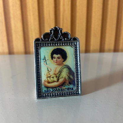 ADORNO DE MESA METAL SÃO JOÃO BATISTA MENINO 5CM (1 UNIDADE)