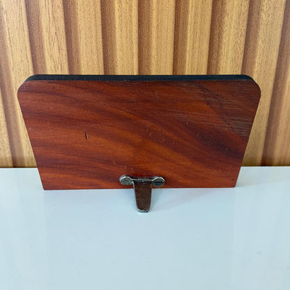 ADORNO DE MESA MADEIRA COM ORAÇÃO SAGRADA FAMÍLIA METAL OURO VELHO 7,7CM (1 UNIDADE)