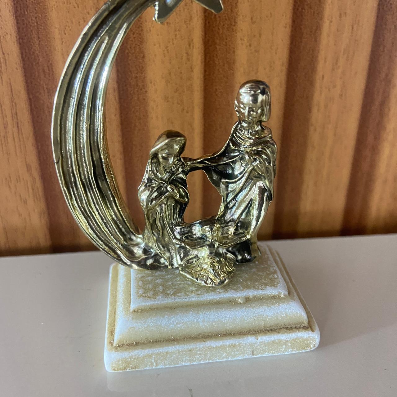 MINI PRESÉPIO METAL DOURADO LUZ DE BELÉM COM BASE DE RESINA 8,5CM (1 UNIDADE)