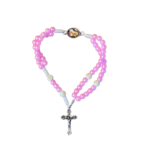 TERÇO PULSEIRA PÉROLA ROSA COM MEDALHA RESINADA SANTA TERESINA (6 UNIDADES)