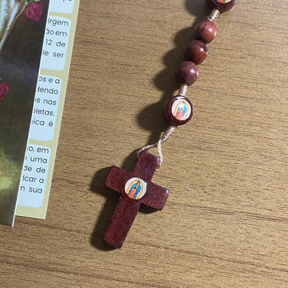 TERÇO DE MADEIRA NOSSA SENHORA DE GUADALUPE 7 MEDALHAS MOD1 8MM (3 UNIDADES)