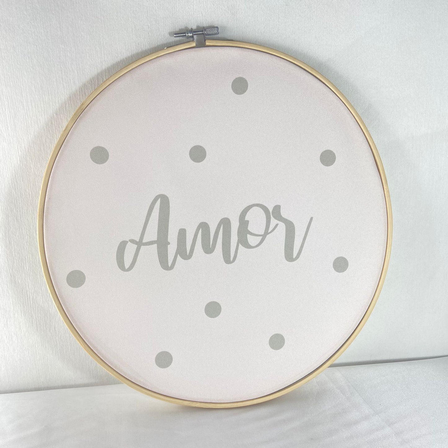 QUADRO DE TECIDO COM MOLDURA DE BAMBU AMOR BRANCO (1 UNIDADE)
