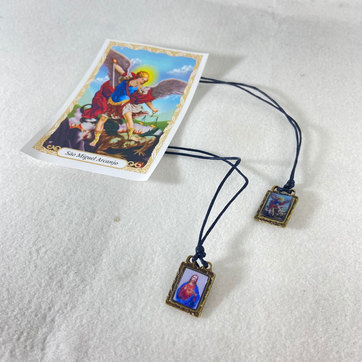 ESCAPULÁRIO DE COURO SÃO MIGUEL (12 UNIDADES)