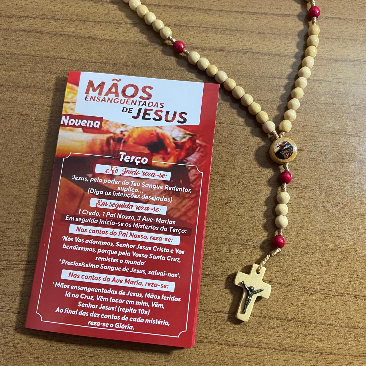 TERÇO DE MADEIRA MÃOS ENSANGUENTADAS DE JESUS 6MM MOD4 (3 UNIDADES)