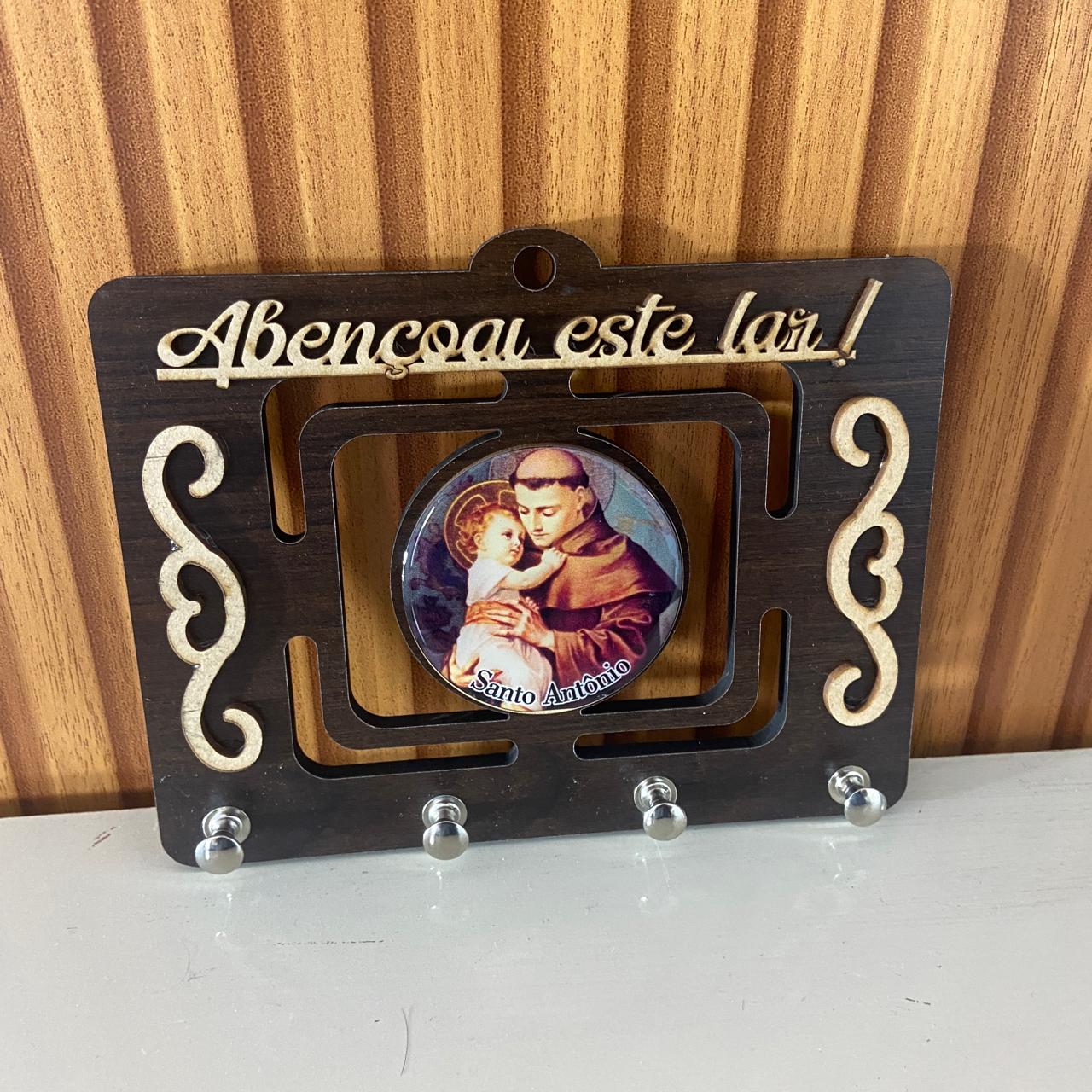 PORTA CHAVE VAZADO RESINADO SANTO ANTÔNIO 14CM (1 UNIDADE)