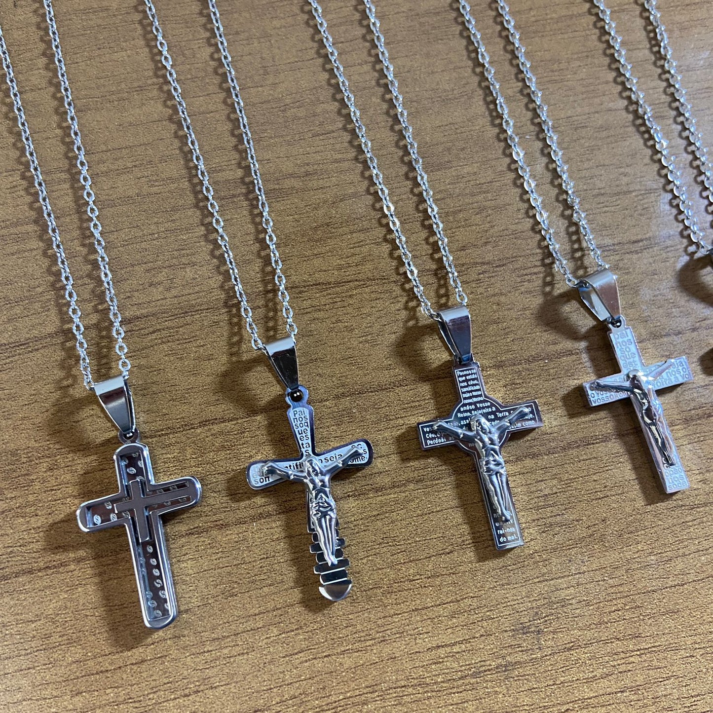 CORRENTE PRATEADA CRUZ MODELOS SORTIDOS (6 UNIDADES)