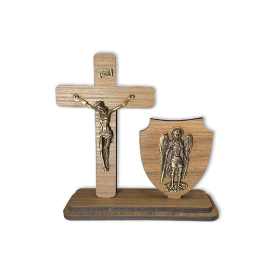 CRUCIFIXO MDF DE MESA COM IMAGEM DE SÃO MIGUEL ARCANJO DE METAL OURO VELHO 16,5CM (1 UNIDADE)