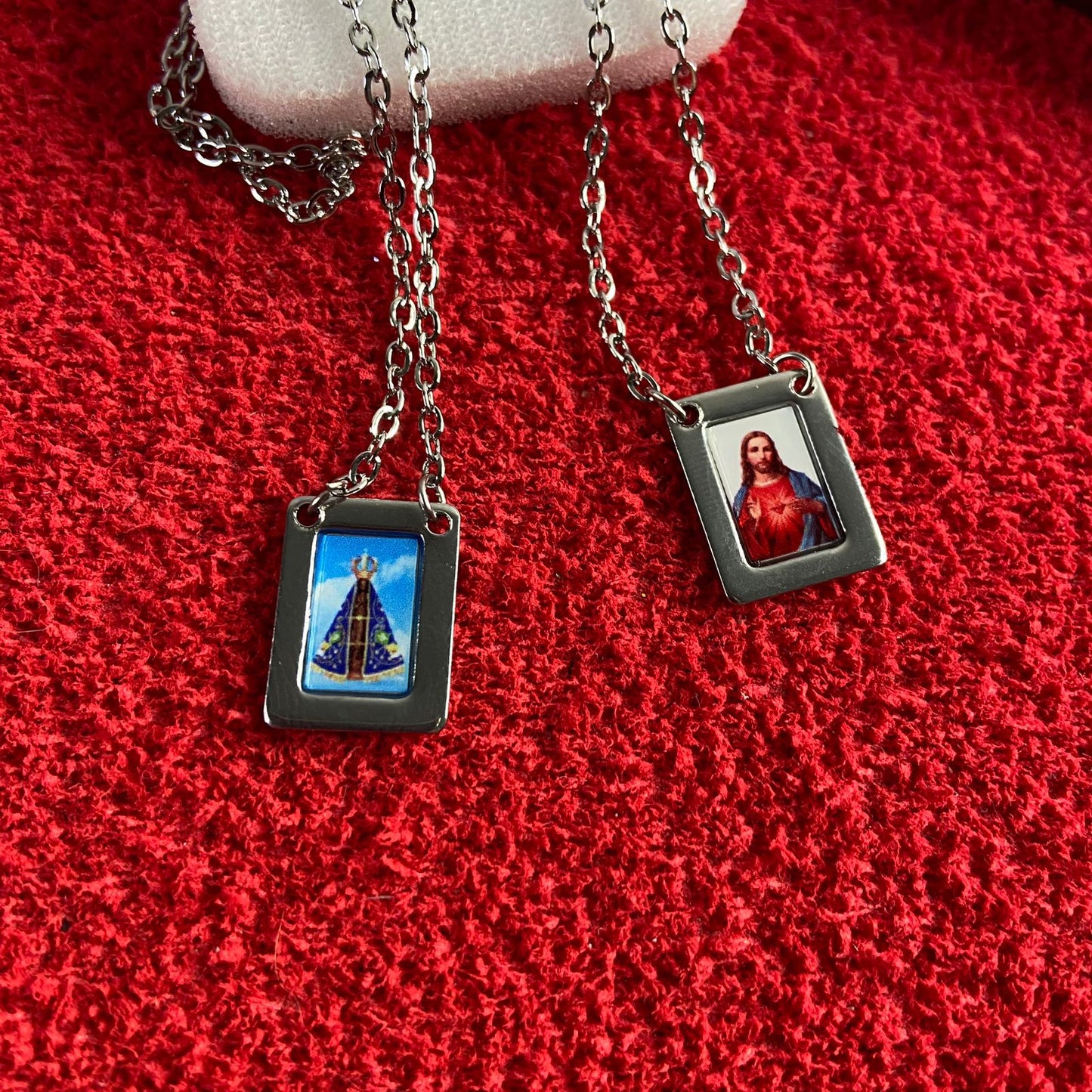 ESCAPULÁRIO INOX QUADRADO SAGRADO CORAÇÃO DE JESUS E NOSSA SENHORA APARECIDA (6 UNIDADES)