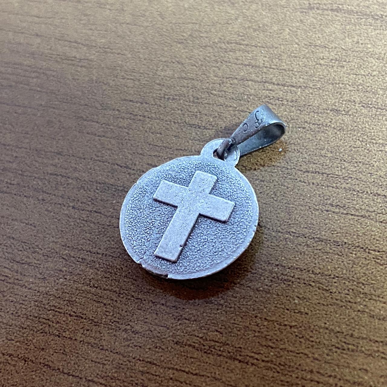 PINGENTE REDONDO PRATEADO RESINADO SÃO MIGUEL ARCANJO  (6 UNIDADES)