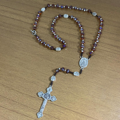 TERÇO CRISTAL NOSSA SENHORA APARECIDA  E SÃO CRISTÓVÃO 6 MM MARROM  (1 UNIDADE)