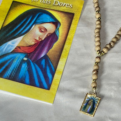 TERÇO PÉROLA BEGE NOSSA SENHORA DAS DORES MOD2 6MM (1 UNIDADE)