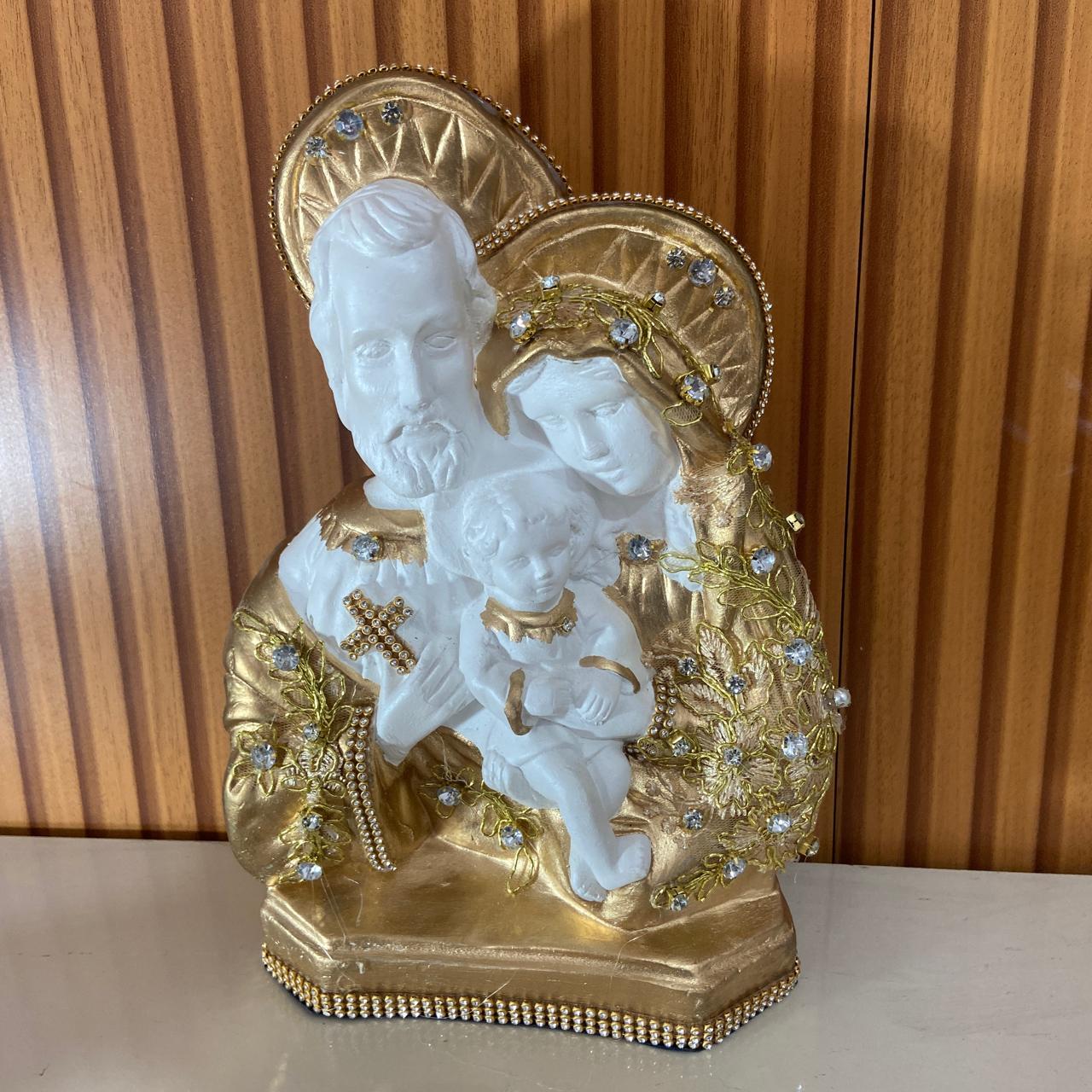 BUSTO DE GESSO SAGRADA FAMÍLIA BRANCO E DOURADO COM STRASS 29CM (1 UNIDADE)