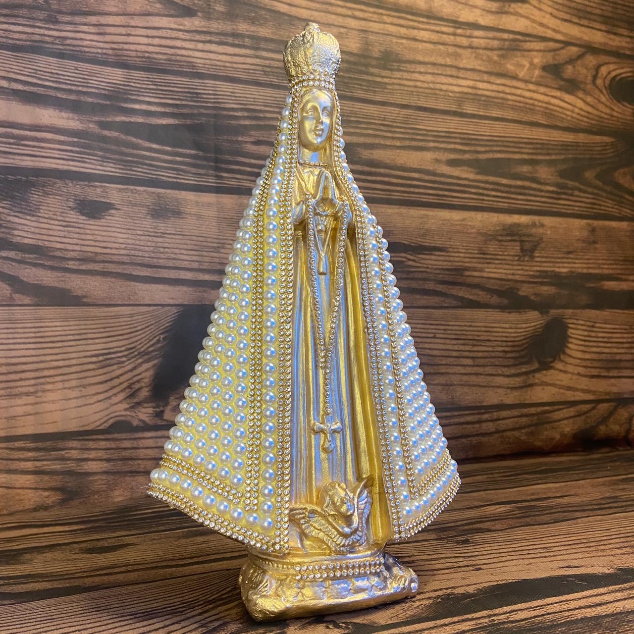 IMAGEM DE GESSO NOSSA SENHORA APARECIDA DOURADA COM PÉROLA 34CM (1 UNIDADE)