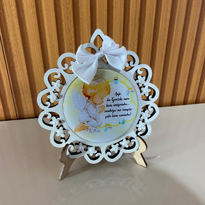 MEDALHÃO DE BERÇO ANJINHO BRANCO COM ORAÇÃO (1 UNIDADE)