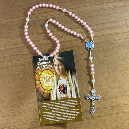 TERÇO ACRÍLICO ROSA COM FECHO NOSSA SENHORA DE FÁTIMA 08MM (1 UNIDADE)