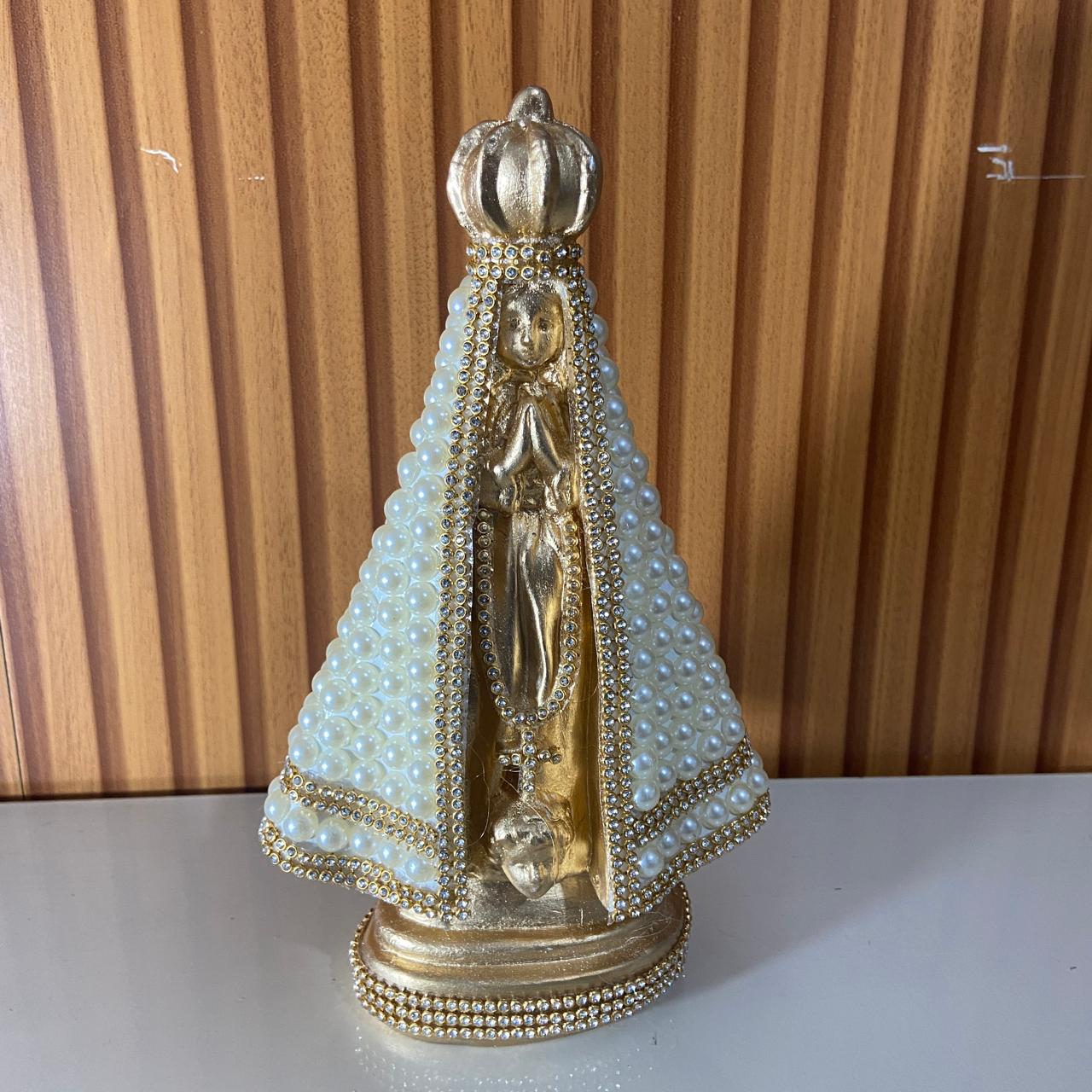 IMAGEM DE GESSO NOSSA SENHORA APARECIDA DOURADA COM PÉROLA  22,5CM (1 UNIDADE)