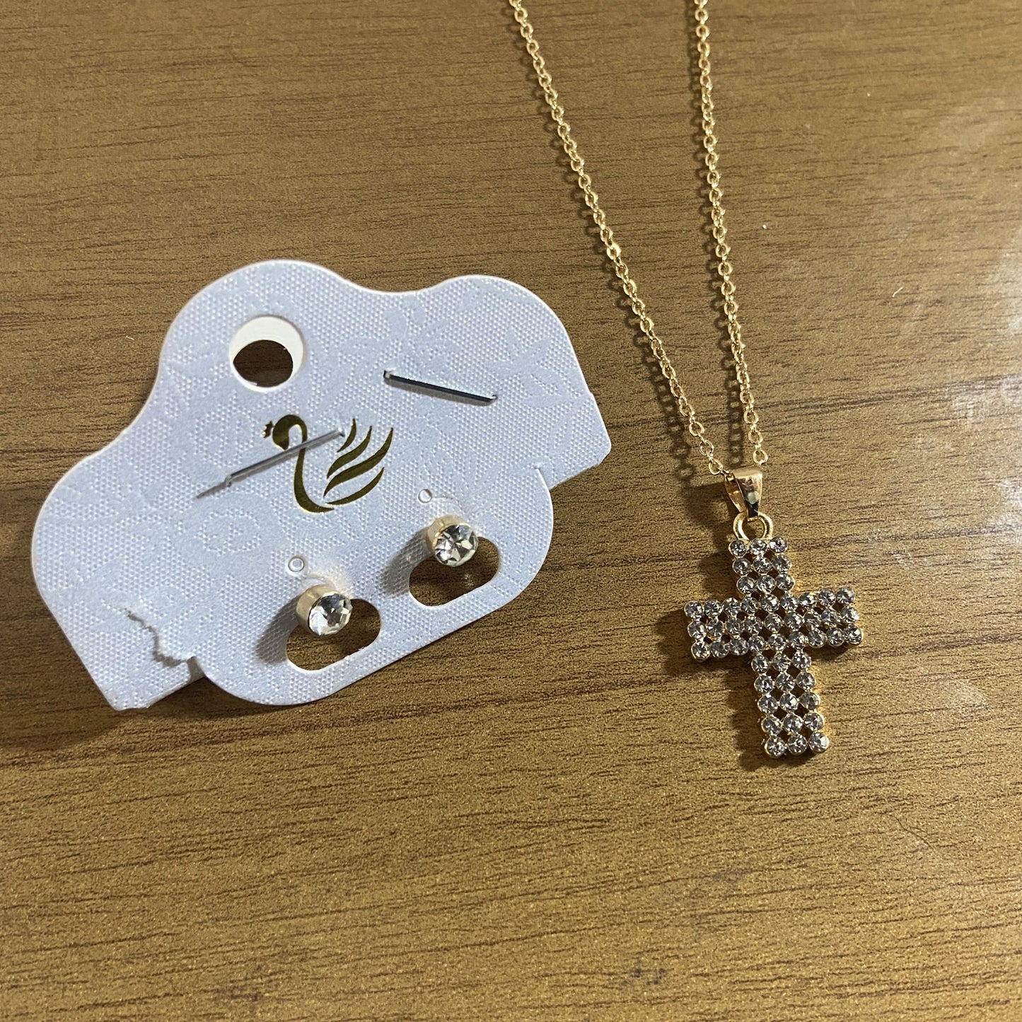 CORRENTE CRUCIFIXO COM BRINCO PONTA DE LUZ  MOD05 ( 1 UNIDADE)