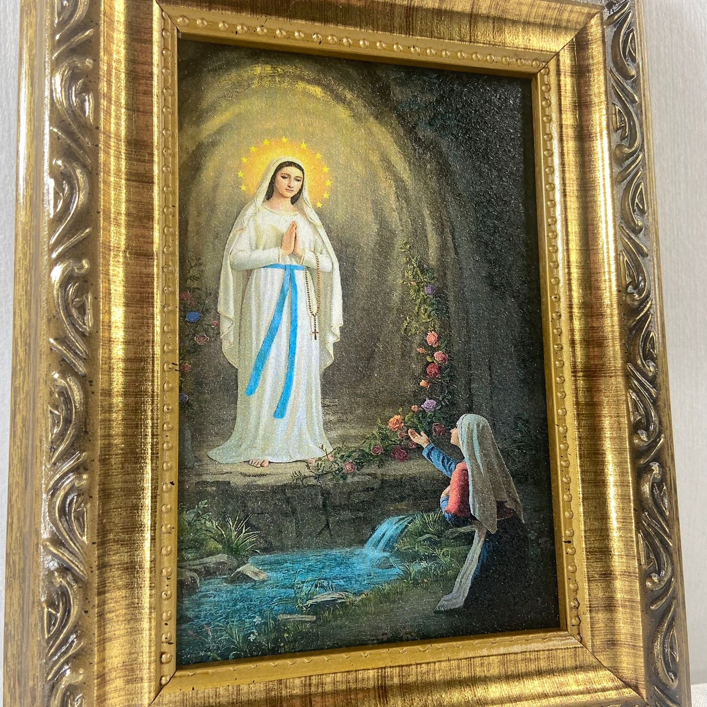 QUADRO COM MOLDURA RESINADO NOSSA SENHORA DE LOURDES  20,5X15,5 (1 UNIDADE)