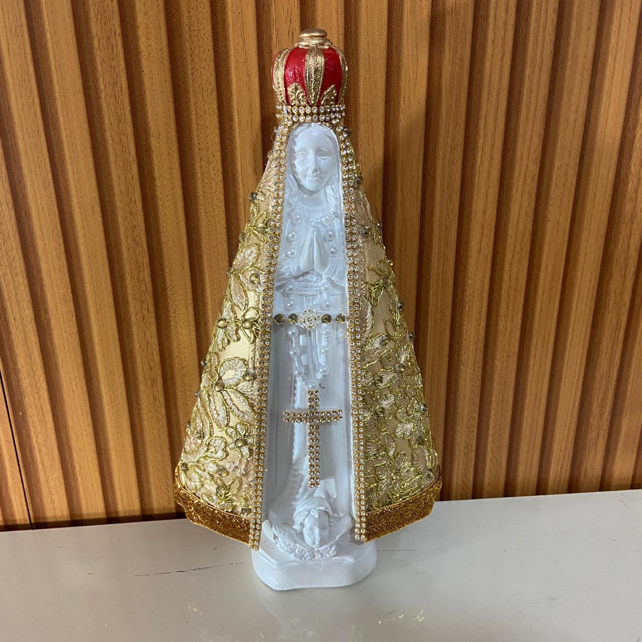 IMAGEM DE GESSO NOSSA SENHORA APARECIDA BRANCA MANTO DOURADO COM STRASS MOD1 31CM (1 UNIDADE)