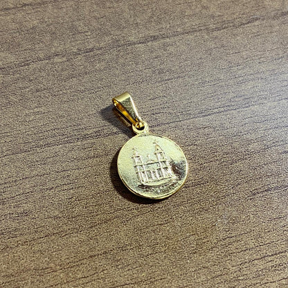 PINGENTE DOURADO NOSSA SENHORA APARECIDA E BASÍLICA (6 UNIDADES)