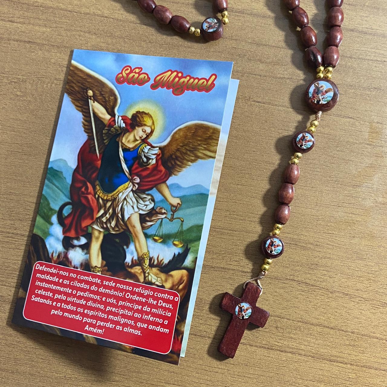TERÇO DE MADEIRA SÃO MIGUEL ARCANJO 7 MEDALHAS 8MM MOD2 (3 UNIDADES)