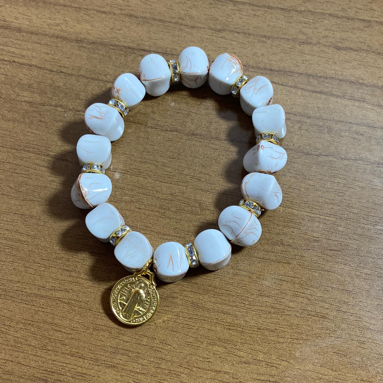 PULSEIRA PÉROLA MEDALHA DE SÃO BENTO 10MM MOD-4 (03 UNIDADES)