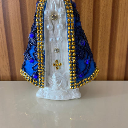 IMAGEM DE GESSO NOSSA SENHORA APARECIDA BRANCA DECOUPAGE AZUL 15CM (1 UNIDADE)