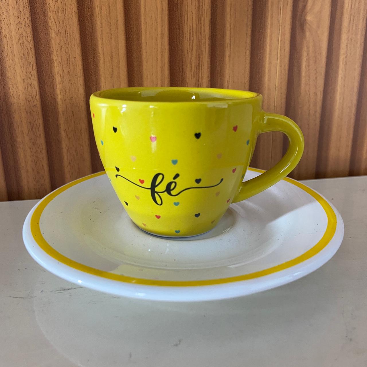 XÍCARA COM PIRES FÉ AMARELO (1 UNIDADE)