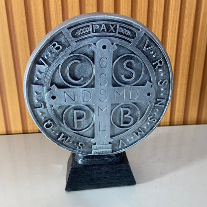 IMAGEM DE RESINA NACIONAL MEDALHA SÃO BENTO PRATA 18CM (1 UNIDADE)