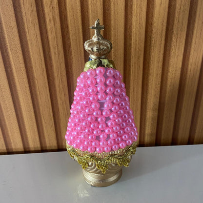 IMAGEM DE PLÁSTICO NOSSA SENHORA APARECIDA COM AREIA MANTO DE PÉROLA ROSA 18CM  (1 UNIDADE)