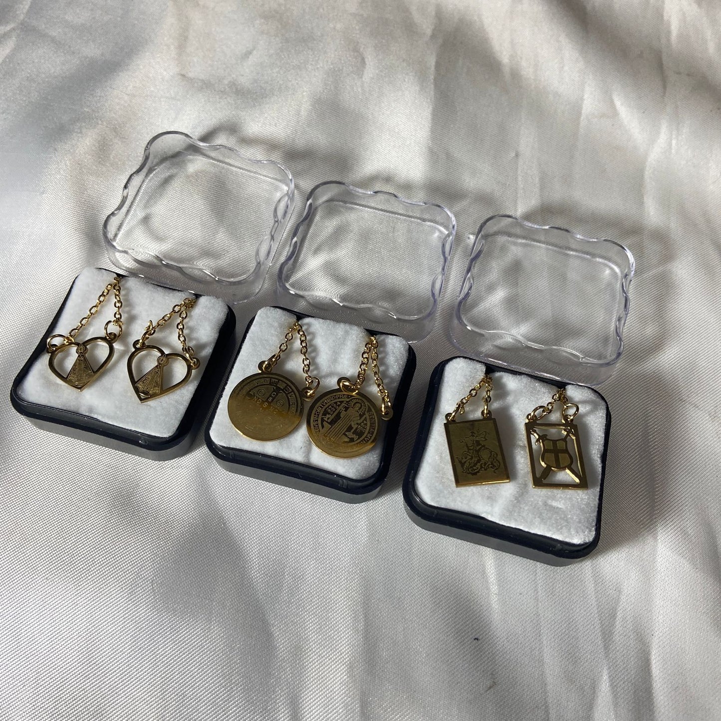 ESCAPULÁRIO DOURADO MODELOS SORTIDOS (6 UNIDADES)