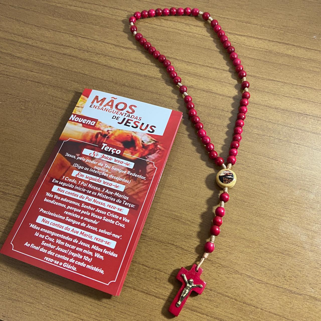 TERÇO DE MADEIRA MÃOS ENSANGUENTADAS DE JESUS 6MM MOD3 (3 UNIDADES)