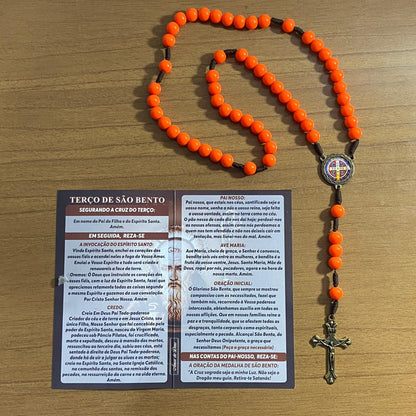 TERÇO PÉROLA LARANJA CAMPISTA MEDALHA SÃO BENTO 10MM (1 UNIDADE)
