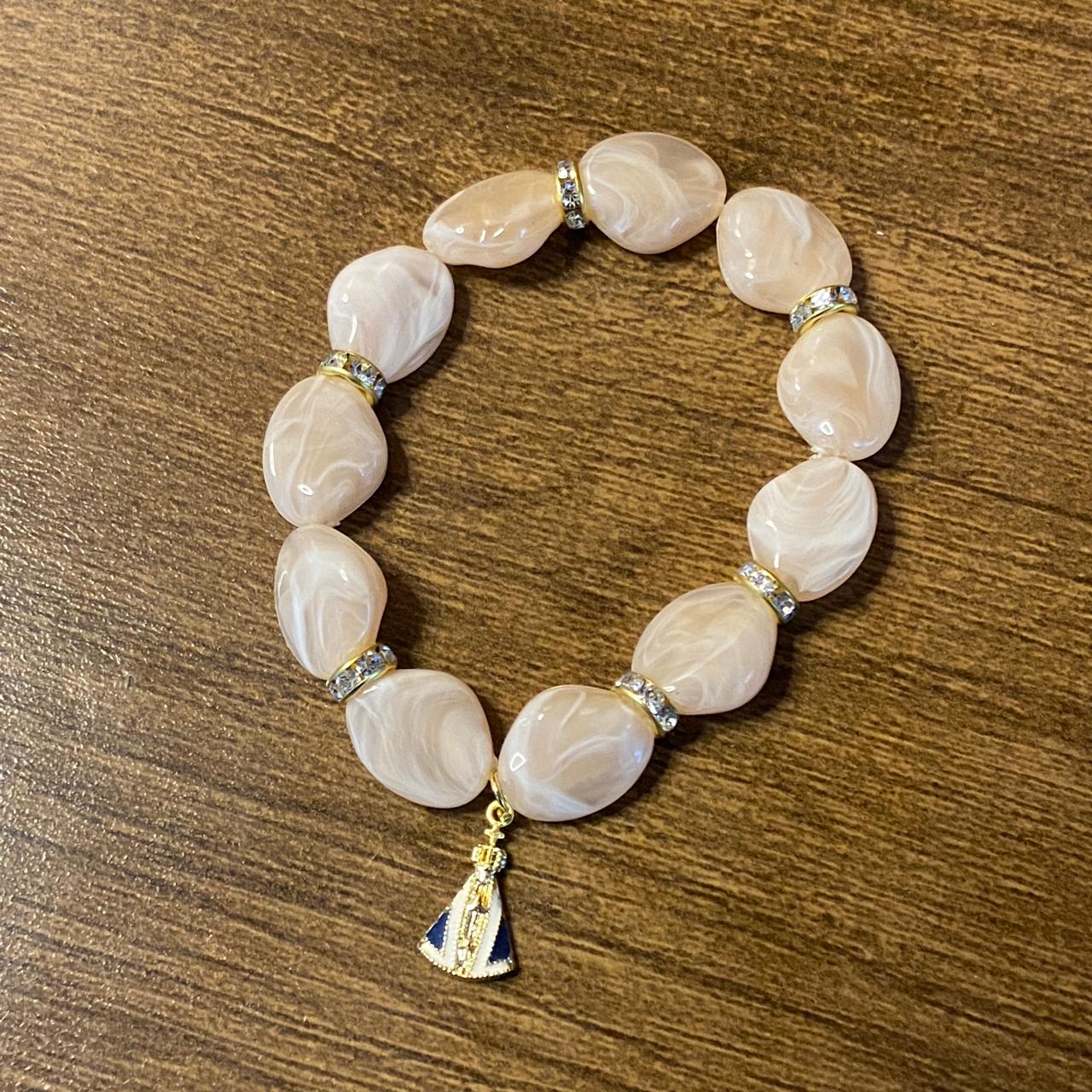 PULSEIRA PEDRARIAS COM PINGENTE NOSSA SENHORA APARECIDA MOD - 01 (03 UNIDADES)